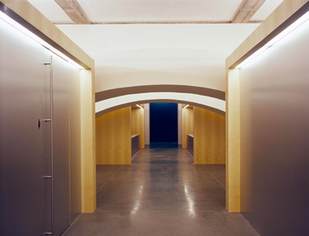 H&ouml;lzerne WC-Boxen im UG